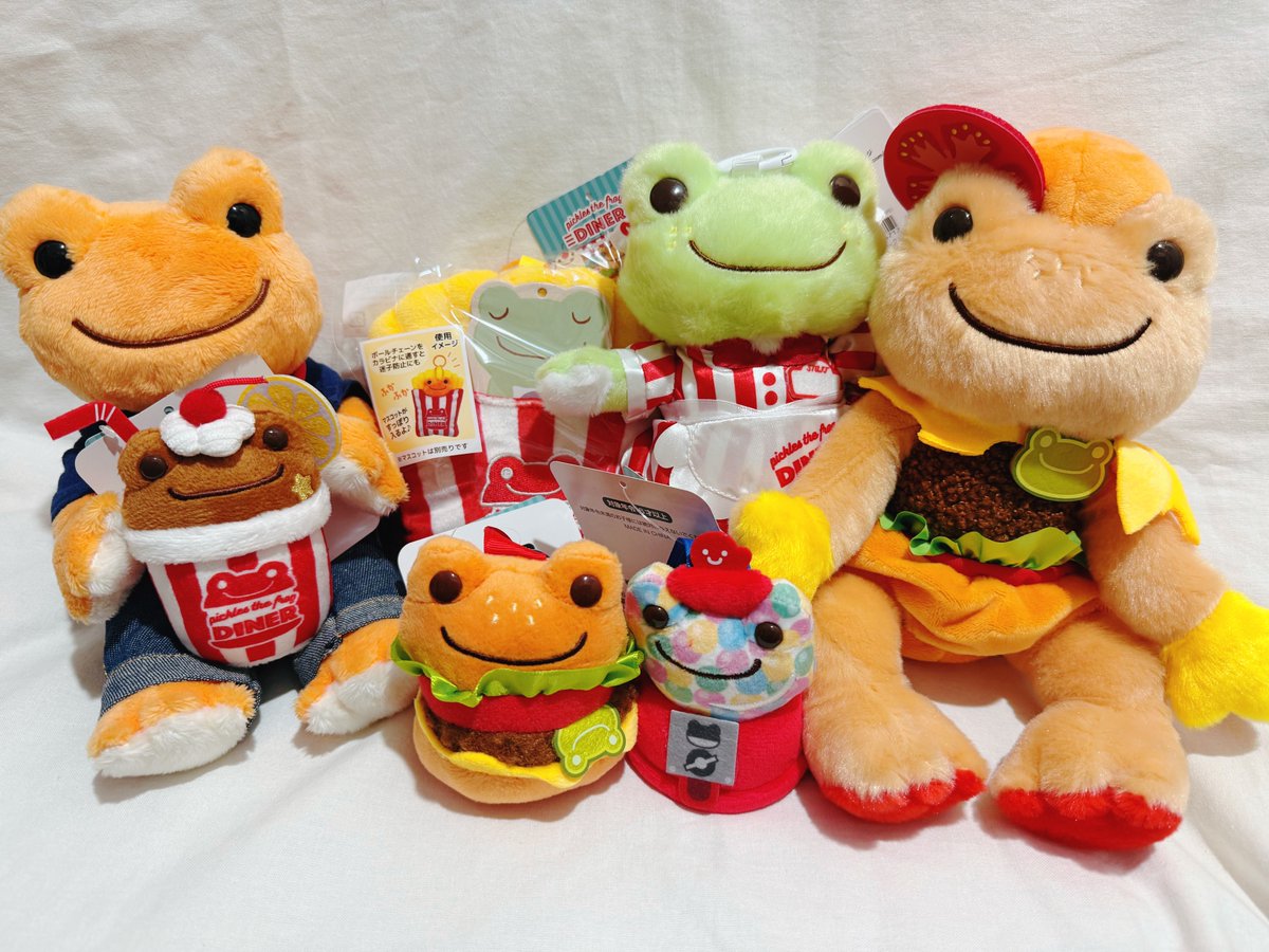 h_kiddyland's tweet photo. 🐸2F #かえるのピクルス🐸

✨新商品入荷のお知らせ✨
〈ピクルス レトロダイナー〉

・BD　3,520円(税込)
・MC用カラビナ布団　1,430円(税込)
・カラビナMC(バーガー/コーラ/ガムボール)
　各種1,870円(税込)
・ぬいぐるみエコバッグ　2,970円(税込)

可愛いバーガーモチーフの商品が入荷しました🍔 https://t.co/uB5Q86VlK9