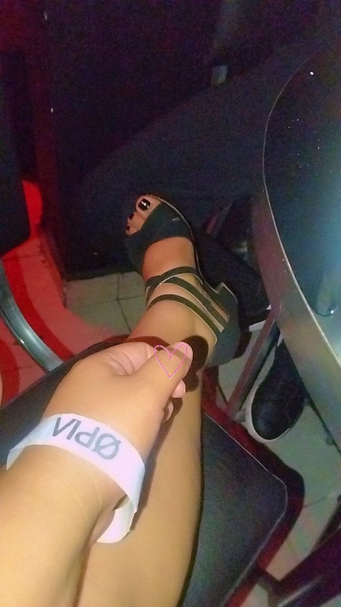 roripareja's tweet photo. “Conociendo nuevas conexiones, buenas vibras y personas sin prejuicios. Lo demás, que fluya 😉🍻” @opiamty  ❤️😘 
Quién por Acá?? 😈🔥❤️ https://t.co/FT72byADJQ