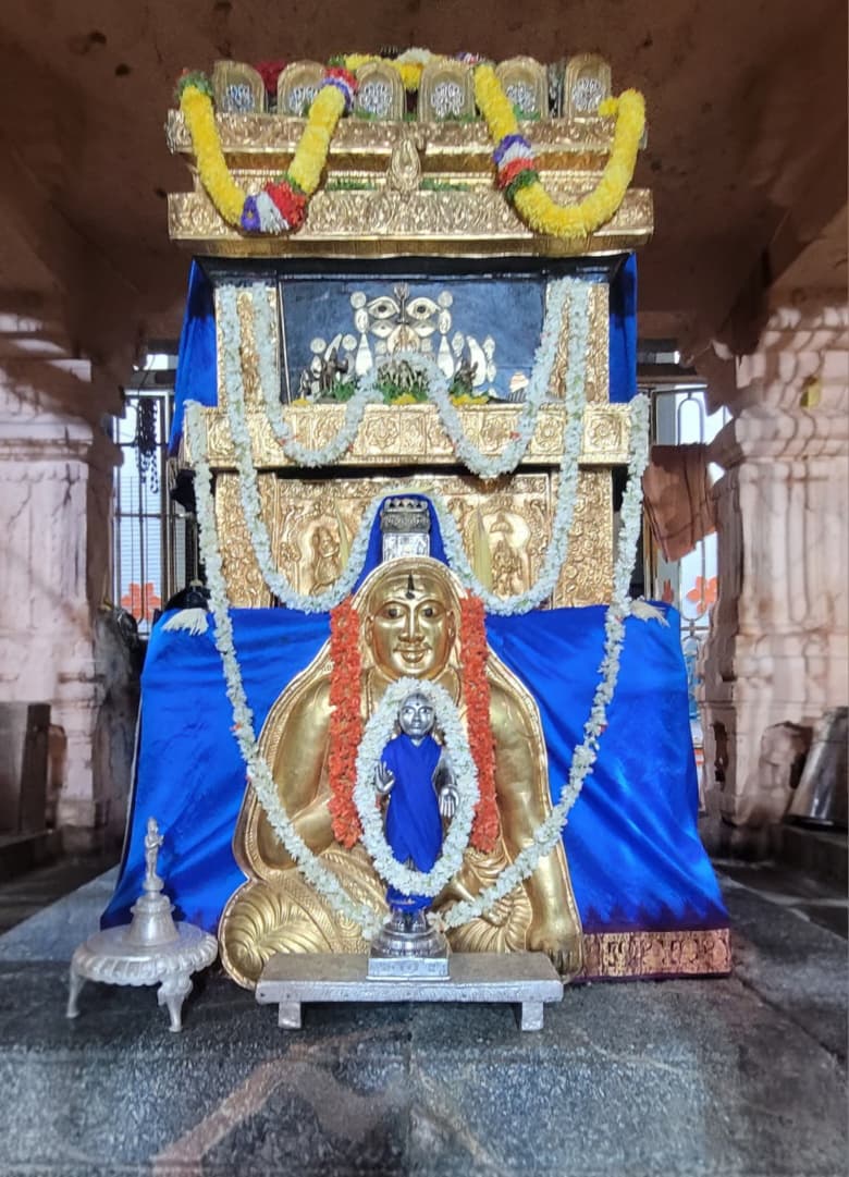 Jaggesh2's tweet photo. ಇಂದಿನ ರಾಯರ ಬೃಂದಾವನ ಅಲಂಕಾರ ದರ್ಶನ 🙏

ಶುಭ ರವಿವಾರ🙏 https://t.co/JmVzlUK5Ea