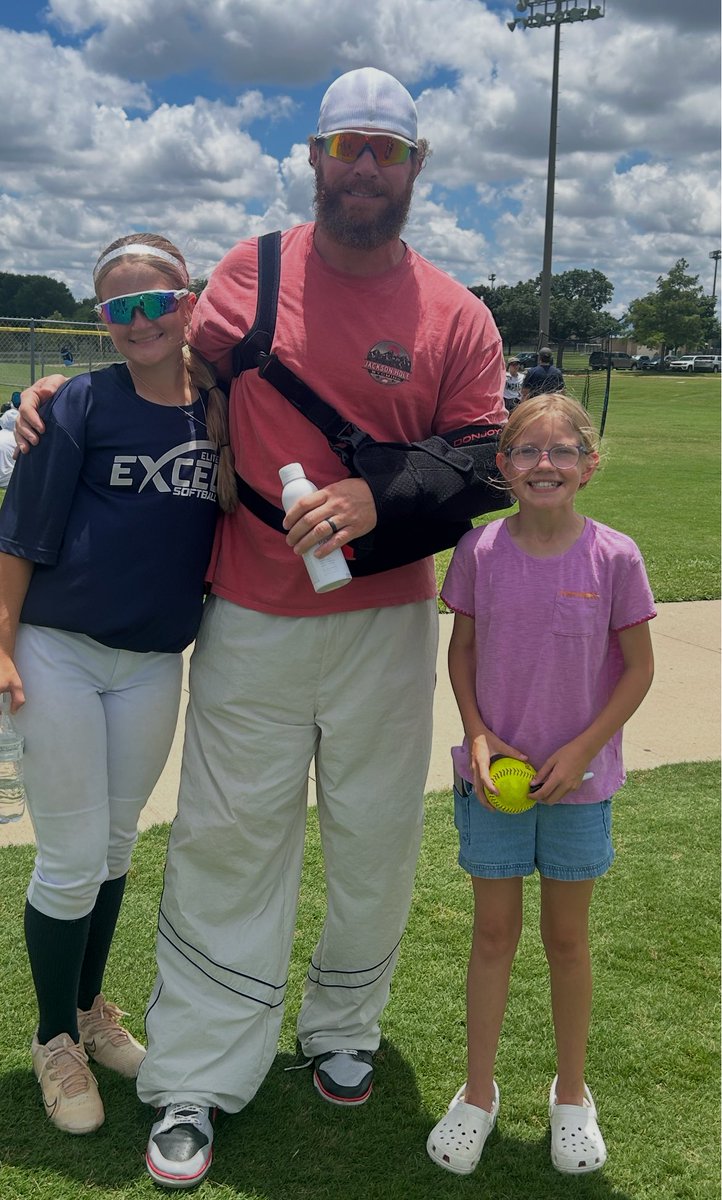 AlenaWare2028's tweet photo. Really cool to run into Josh H this weekend!#JoshH #Tourney #Summer2026 
#Gothissignature #Snapshot #Hestall https://t.co/v1wkcXoT5f