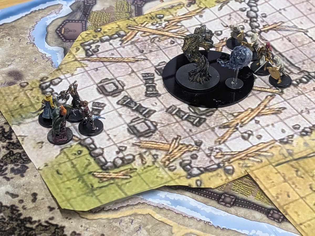 sinryuubutei's tweet photo. 小雨降る本日は真・竜舞亭154回目を開催してます。Pathfinder1e卓『Tyrant's Grasp』、Pathfinder2e卓『Spore War』『Abomination Vault』の計3卓を楽しんでます。 https://t.co/DjWK0uimMt