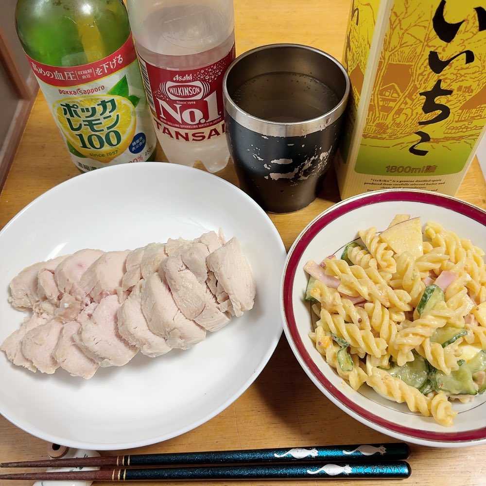 kotoakipapa's tweet photo. #今日の夕食 #サラダチキン 
#マカロニサラダ #レモンサワー

サラダチキンはとてもやわらかく、美味しさがギュッとつまってました😋
マカロニサラダはマカロニのねじれとリンゴ🍎が良かったです👍

いつもありがとう🤗✨
#ママごはん #晩酌 https://t.co/4vQRO6nJRR