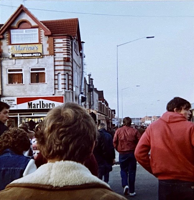 dougbagleyfdl's tweet photo. Happy 77th birthday to ex Manchester United player Lou Macari. All Spurs away fans and away fans of any Club from the 80’s and 90’s will remember the Lou Macari chip shop where the United lads would congregate. For many years Lou Macari has done great work for homeless people. https://t.co/ta19tN2qHj