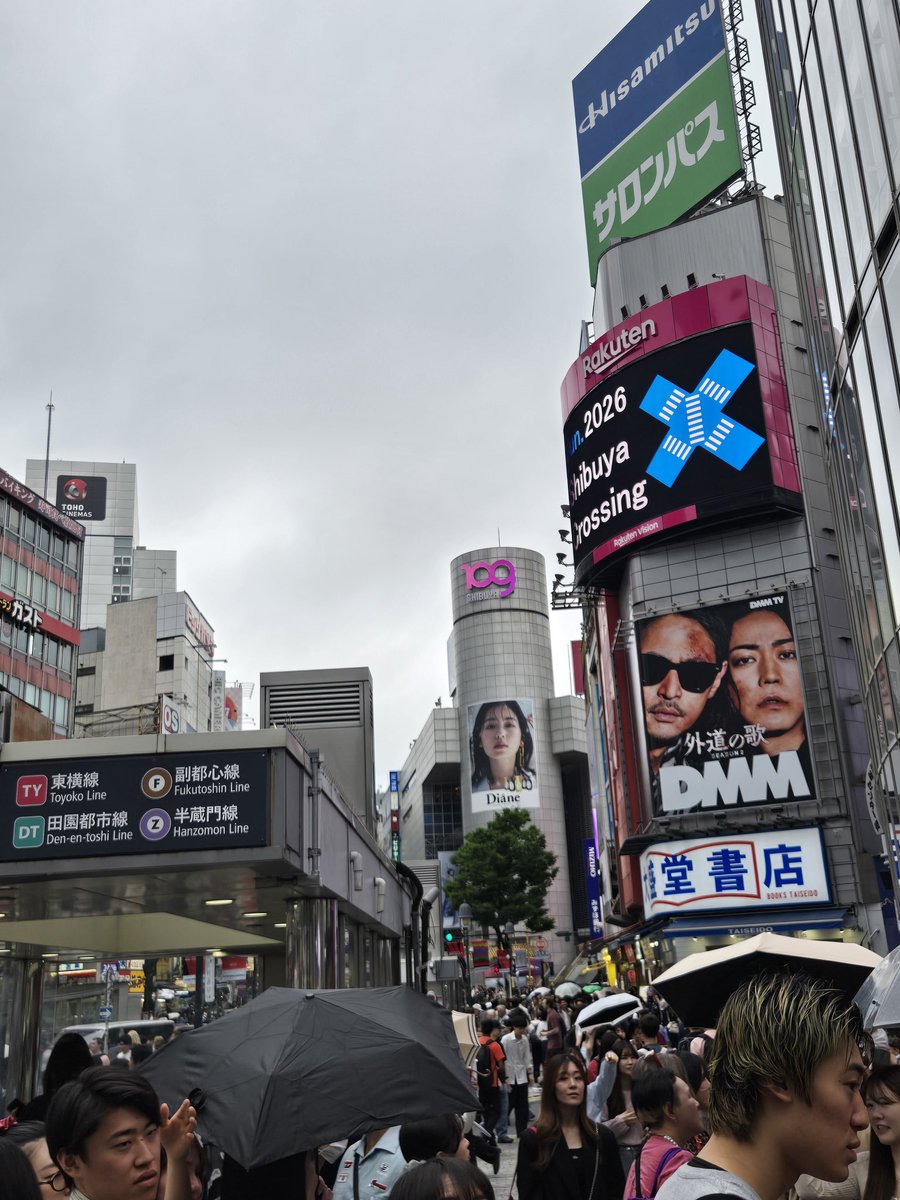 Horizon528's tweet photo. Visited Shibuya today, it's finally good to see the irl locations after playing The World Ends with You and Neo: TWEWY https://t.co/IvE40nMtO8