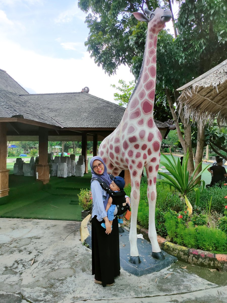 MissPuss25's tweet photo. 160cm, 60kg
Baru ngeh, ga ada foto berdiri sendirian ternyata😆 https://t.co/DCFXeAlIS1