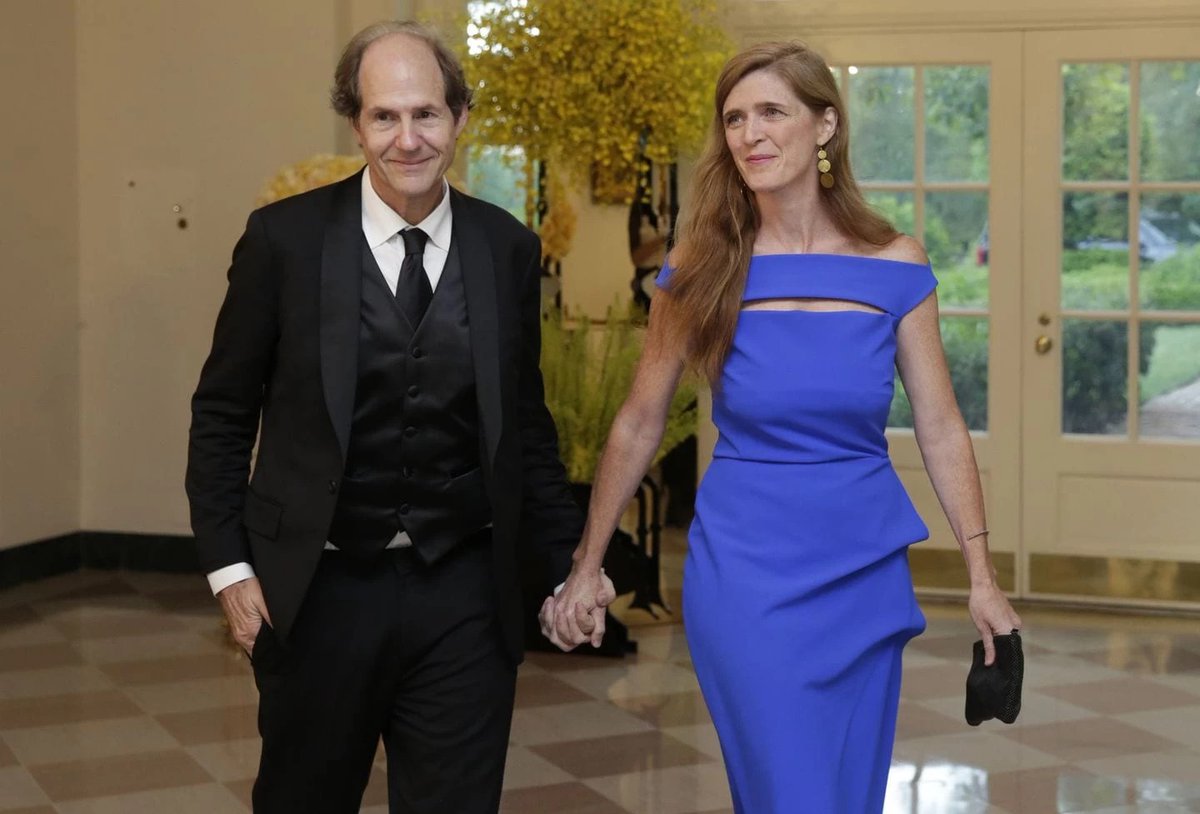 BowesChay's tweet photo. 🧵 1) Lets explore the US Deep States neocon "family ties" and how a handful of powerful married 
couples have intimately shaped America's aggressive foreign policy for decades, especially on Russia. You might not realise just how tightly knit this clique really is... https://t.co/tNfwCpYtfF