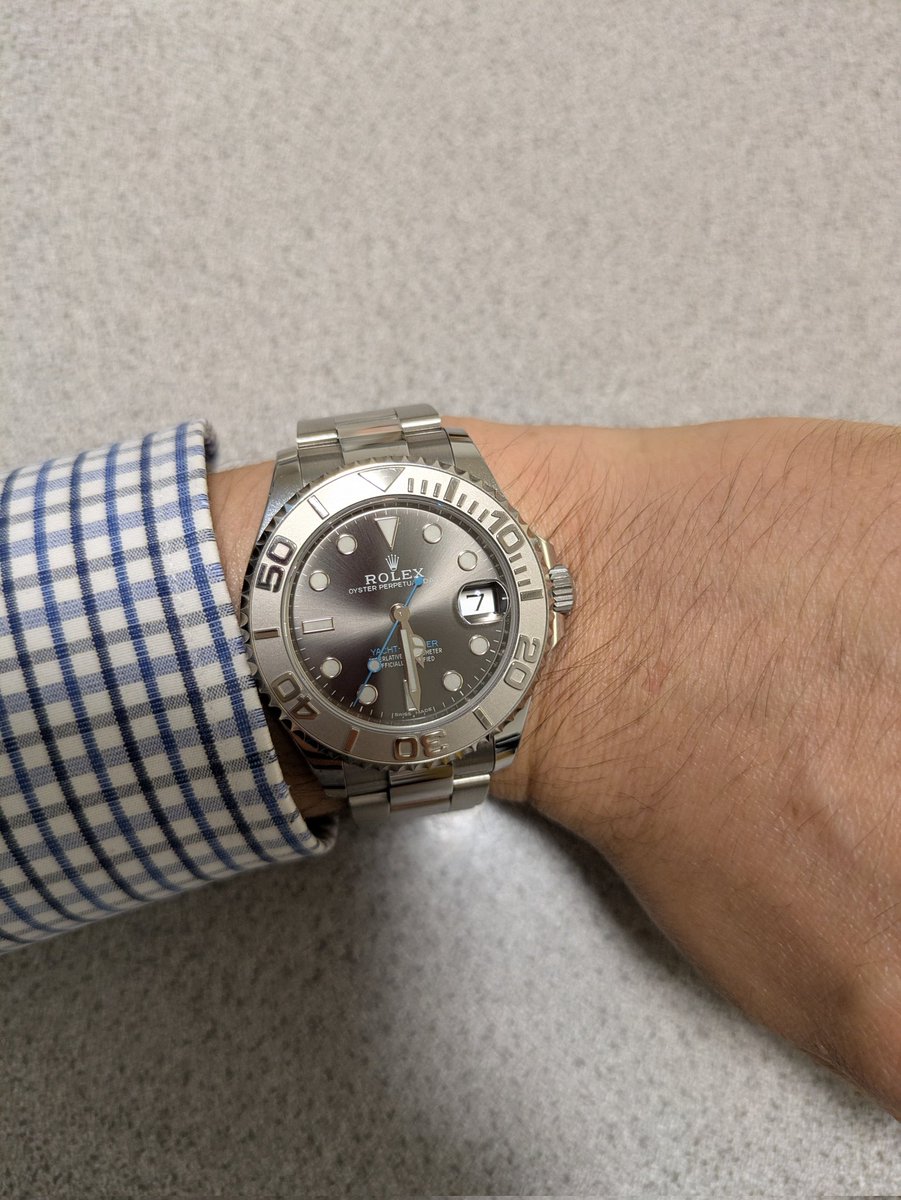 ts19821216's tweet photo. 今日のお供はこの時計⌚
最近出番多めのヨットマスター⛵️
オーヴァーシーズが出戻りになっちゃったので😂
#ロレックス #37mm https://t.co/d0A3s8US0Z