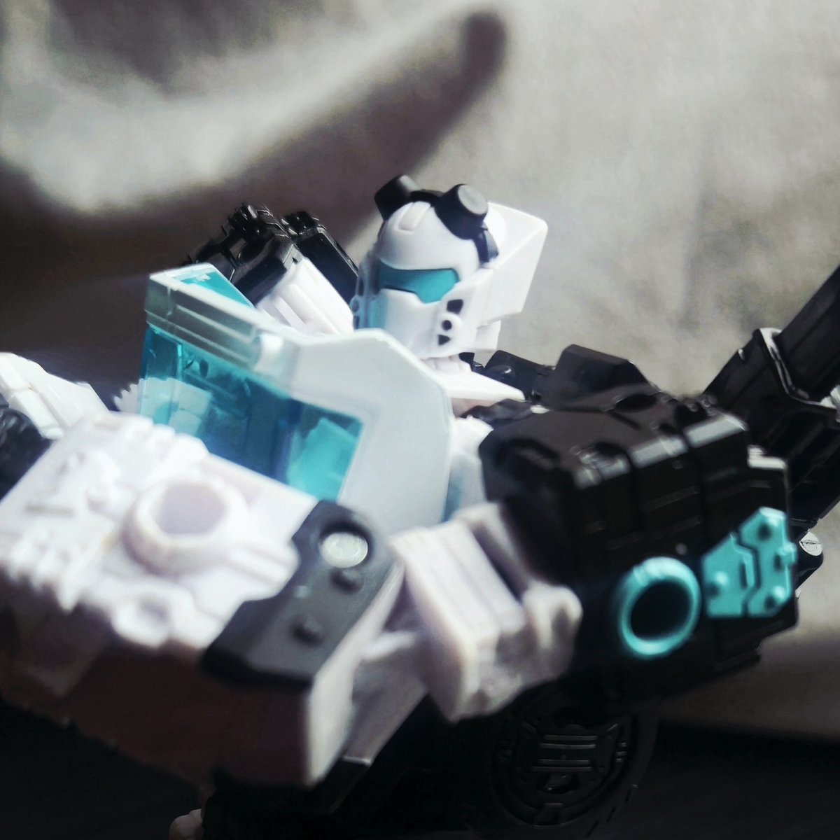 Centuriontf's tweet photo. Got a second Animated Autotrooper from the troop builder set, but damn, the red face is very underwhelming. I might consider having two of the same blue visor head. I love their colors, though. https://t.co/YTDRkC5OQs
