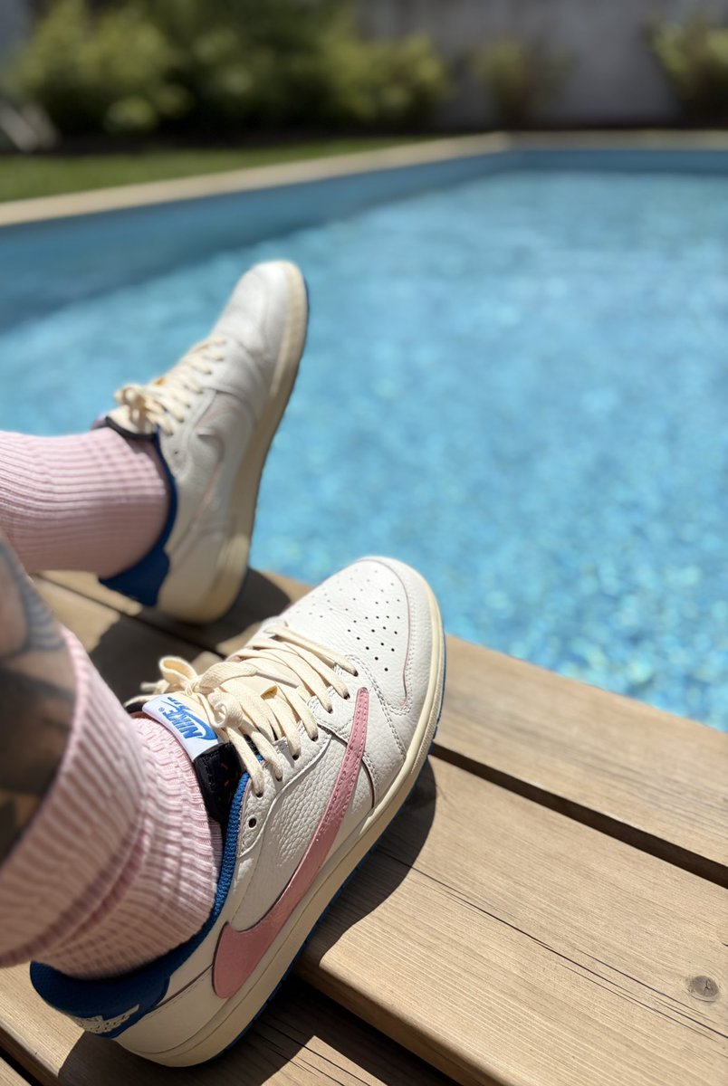 tete2m0rt's tweet photo. Fragment x Travis Scott x Air Jordan 1 low Sail Sakura Pink « custom » 🌸 https://t.co/x1IzNUiUKk