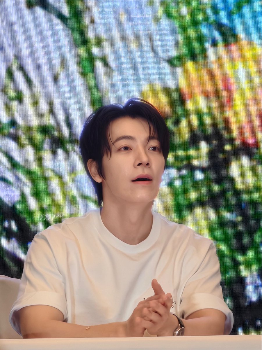ShaleHaeHae's tweet photo. Guangzhou ALIVE fansign

 🤍🐯

#DONGHAE #동해 https://t.co/0SVeTqAU7Z