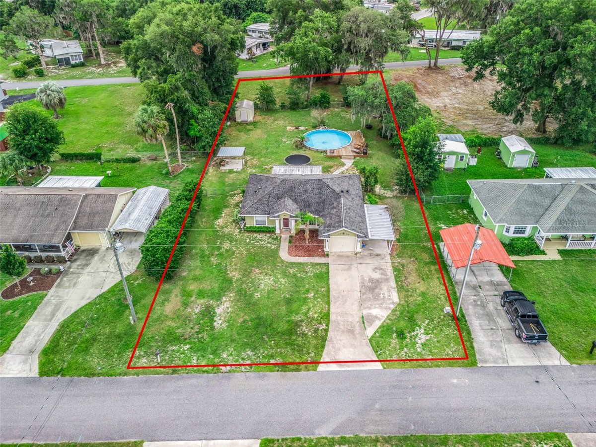 SummerAlvis's tweet photo. 1195 Cr 441, Lake Panasoffkee, FL, 33538
3 bed | 2 bath 1774 Sq. Ft.
Active | 260000
https://t.co/8TOs27Whli
2 Parcels consisting of just over half an acre in desirable Tracy's Point! This 3/2 block home has 1 car garage, carport, screened in back porch and pool. High ceilings... https://t.co/J6qpaODEh6