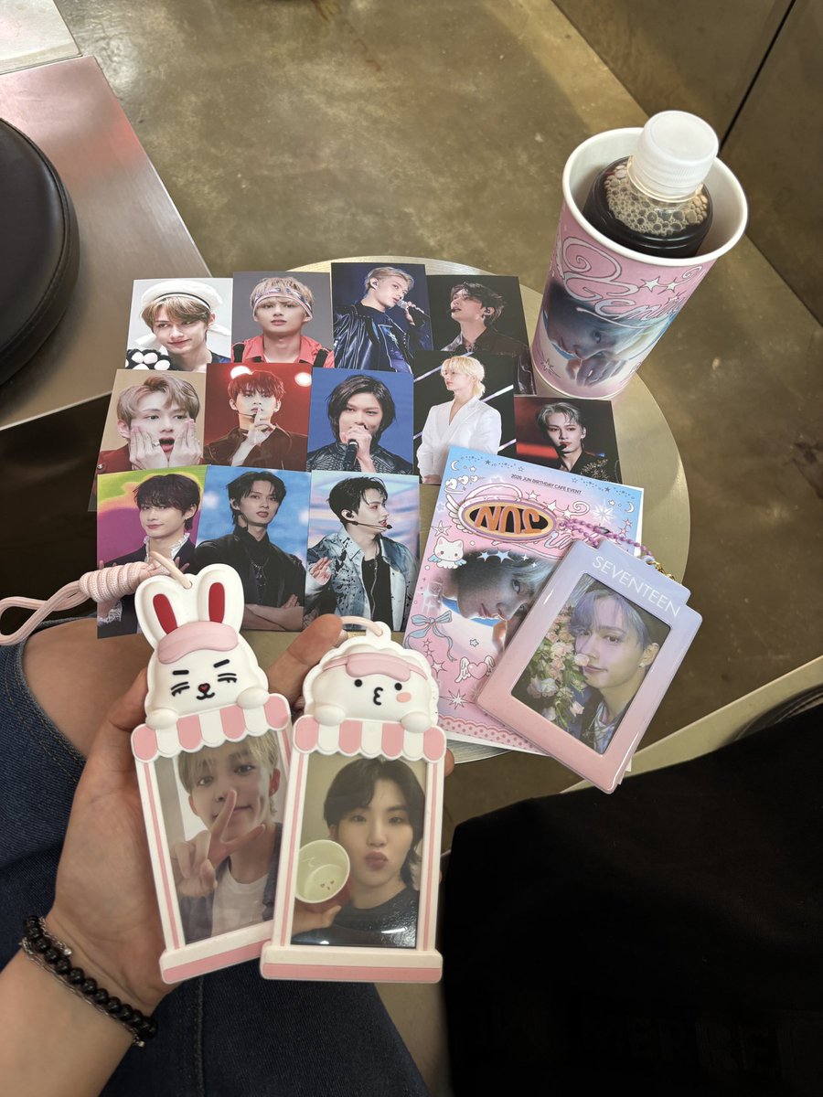 Coupshizzi's tweet photo. 상큼 쮸니🍋🎂✨
덕분에 월요일 힘낼 수 있을 것 같아🥰🫶🏻✨

#GeminiMoonJunDay
#너와_내_자리에_이름을_기억해
#세븐틴 #SEVENTEEN #준 #JUN 
@HBD_610 https://t.co/7NAZ32V9sA