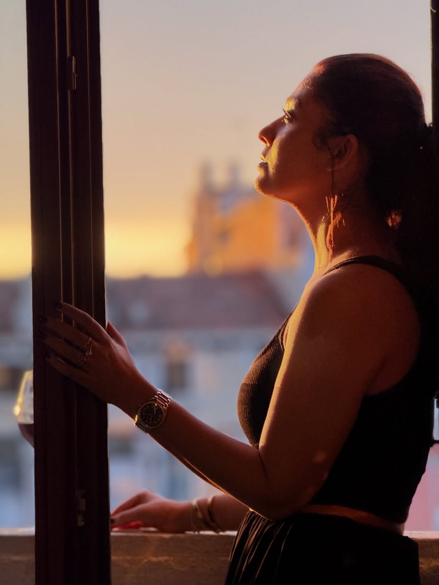 HydTimes's tweet photo. Framed by soft sunsets, quiet reflections and precious family moments, Nayanthara's latest photo dump is all about warmth, love and living in the moment.
#Nayanthara #VigneshShivan #FamilyTime #GoldenHour #SunsetDiaries #CoupleGoals #TravelMoments #FamilyFirst #Tollywood https://t.co/b8UUe0wf1Q