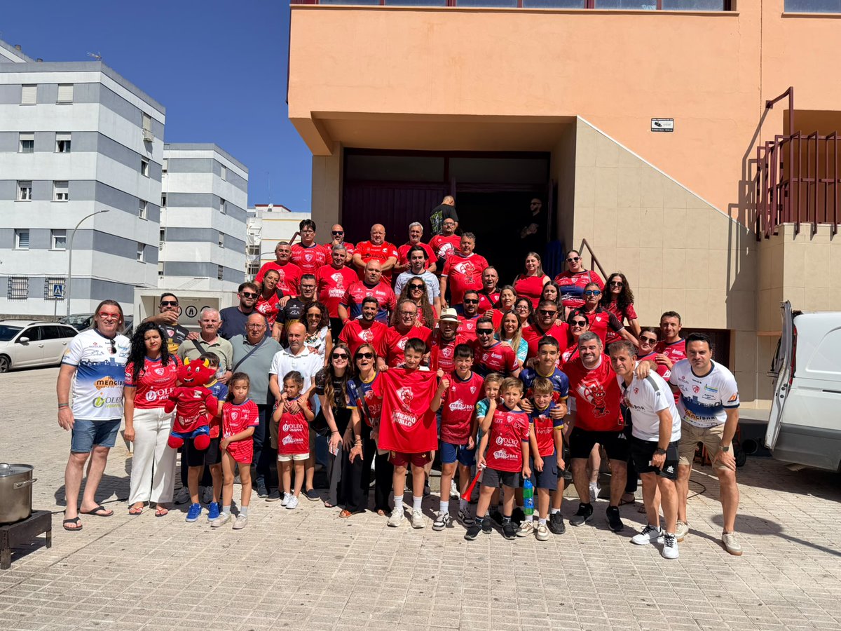 Mengibar_FS's tweet photo. ¡Nuestra afición ya está en Jerez! https://t.co/eTtqWE8BSF