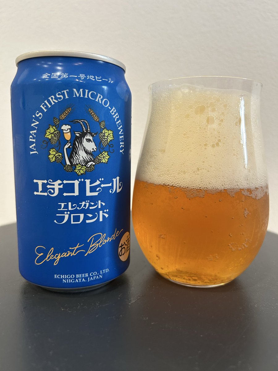 HazyBlue10's tweet photo. 日本保守党とその政策を知ってもらう「旗見せ」を行った後は､クラフトビールを楽しむのが私の流儀です🍺

今日は「移民政策は大問題なのに、知らない人が多い」と､他党支持者の方からの声を受け取りました。

正にその通りなので、ビール仲間には移民政策に反対していただきたいなと思います。

昨日､本日と筋トレで特に上半身を痛めつけたので、本日の旗見せ（ノボリを持って、行き交う車に手を振る）は修行以上の苦行でした😱　腕も肩も胸も筋肉が痛すぎる🫠

＃日本保守党  ＃クラフトビール  
＃ビール部