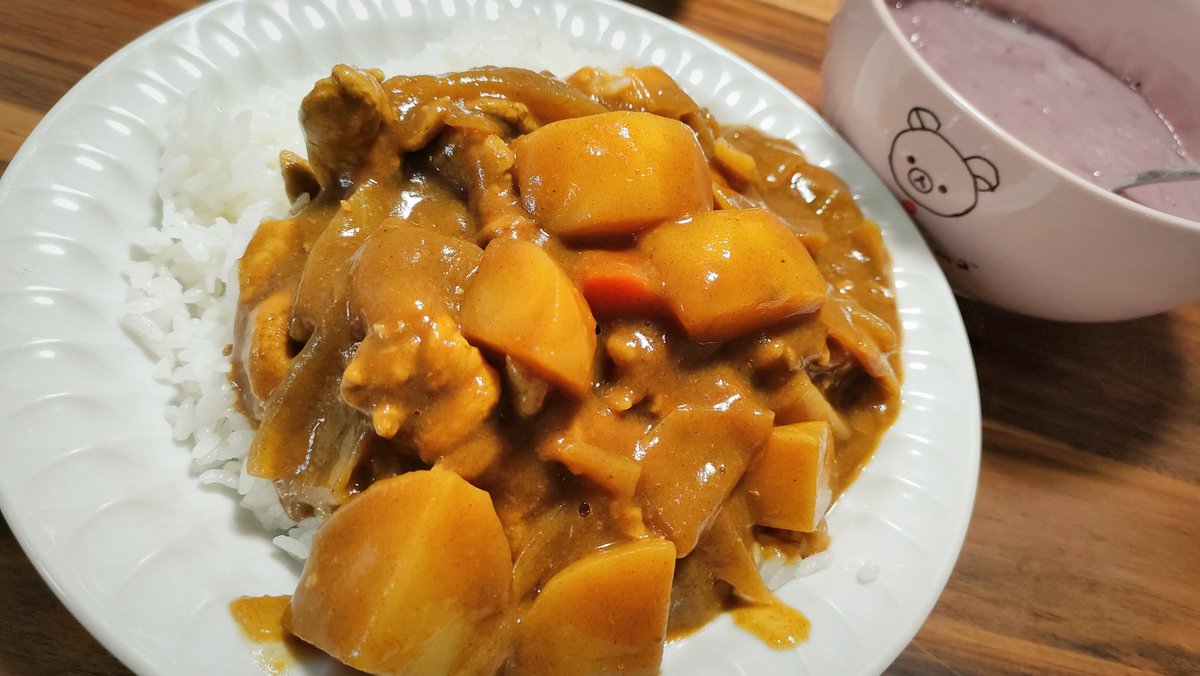 1pos's tweet photo. 仕事が終わったらむすっこ作おいしいカレーが出来てるって幸せだなあ
おかあさんはフルーチェ作りました。

たいへん盛りが良い🥹 https://t.co/arSZx6ywIw