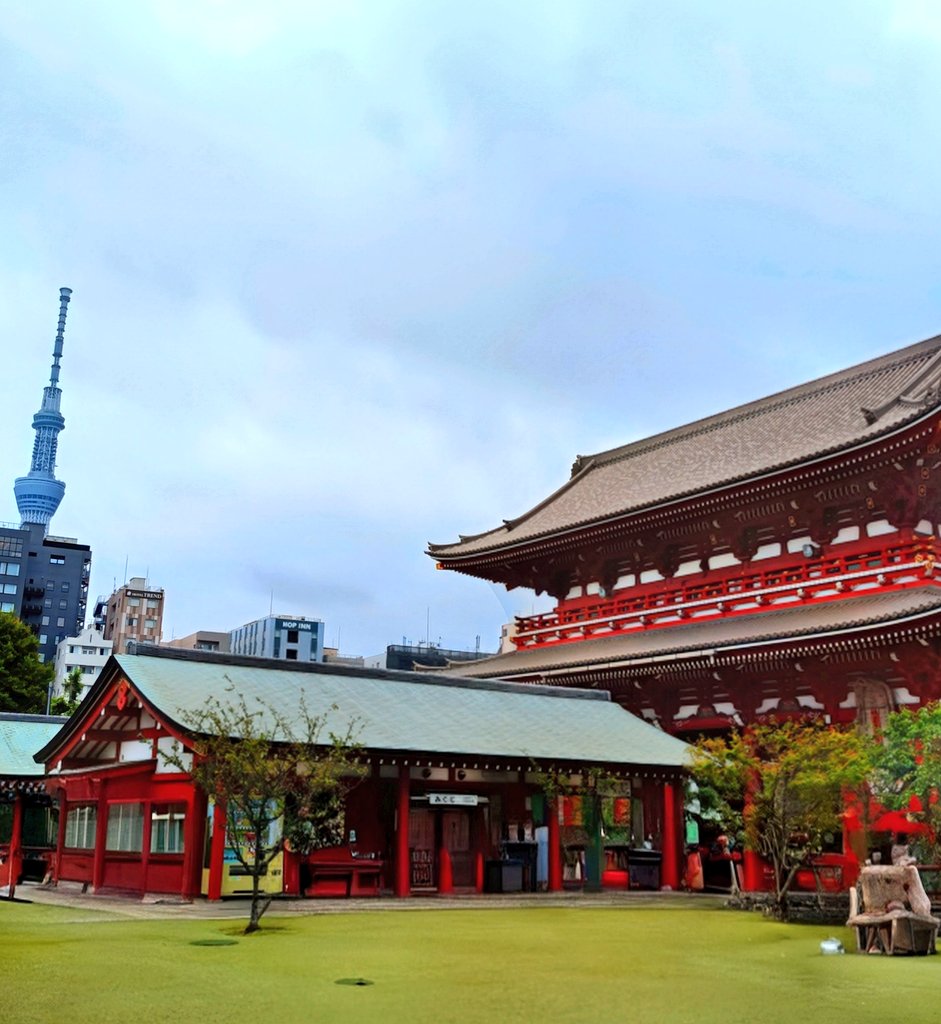 bisquedool1's tweet photo. 浅草寺からスカイツリー見えた
御参りして
仲見世でお土産を

満願堂の芋きんつば
出来たてあつあつ購入❣️
生地もちもち&amp;中のお芋甘い
家族で食べました
#ちいかわ https://t.co/useU6FfHy9