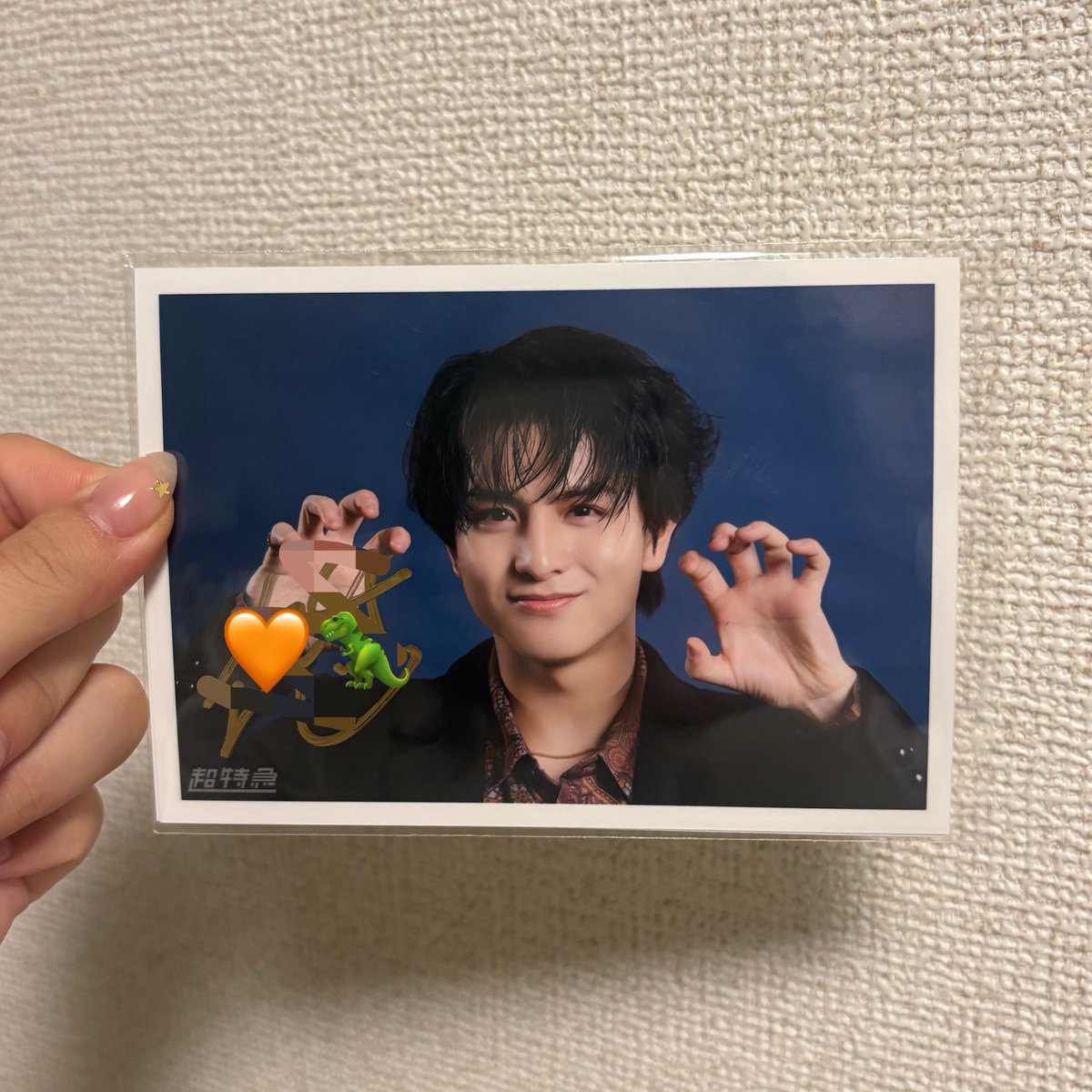 59aakr's tweet photo. 初めてのサインが最推しハルくん😭 https://t.co/84zmvgLSDC
