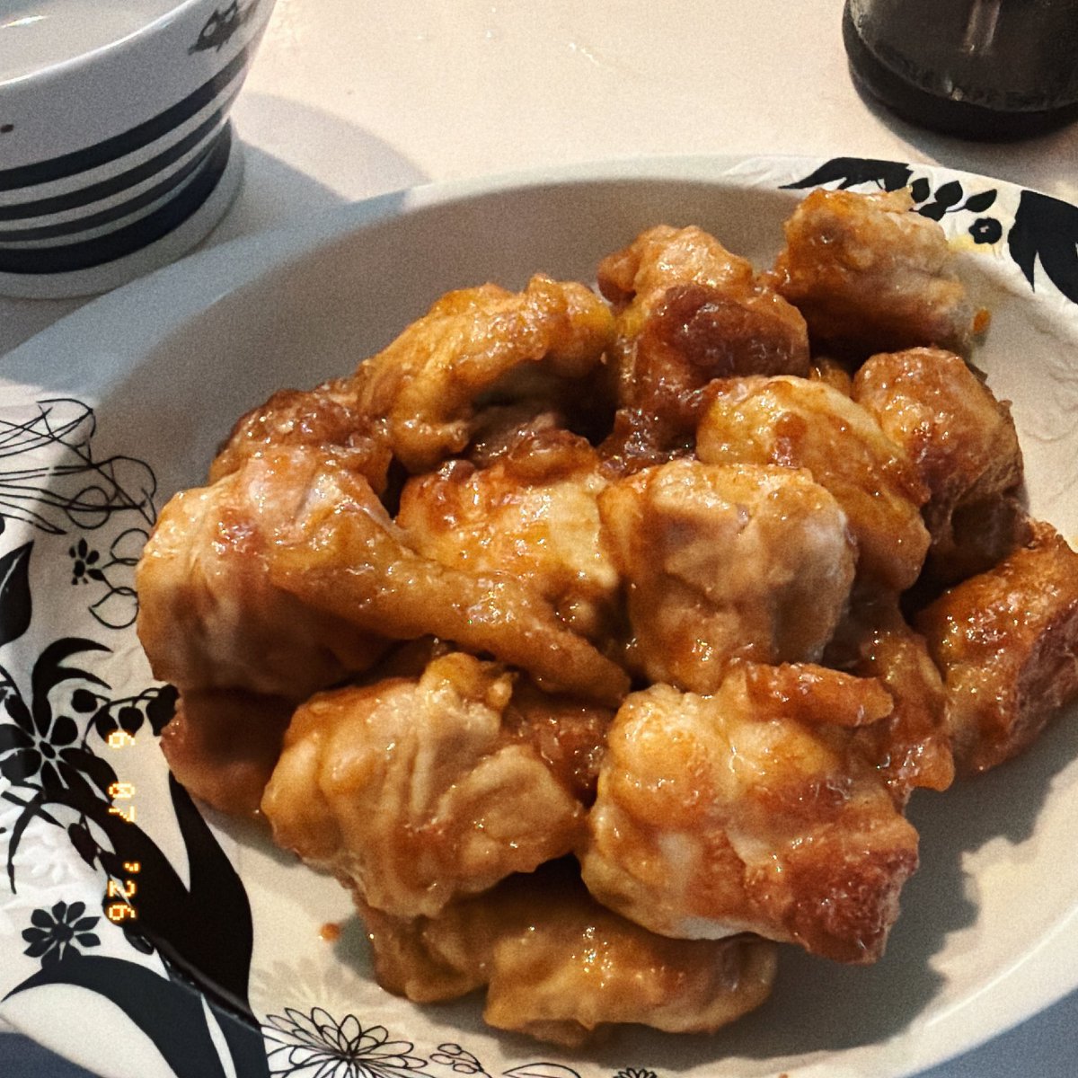 7to3can's tweet photo. 結局、今日の夕飯はタンドリーチキンと揚げないコロッケになりました。
カレーの風味がちょうどよくて白米が進むタンドリーチキン。コロッケの本体ってカリッとしたパン粉だったのね……！という気づきを得た揚げないコロッケ。どちらも美味しかったです🙏✨ https://t.co/ZOCbLoCwIy
