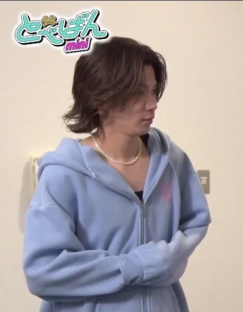 SHow_Ni0715's tweet photo. てかとべばんmini何回も見てて今更気づいたけどジンくん腕組んでると思ったら袖の中に手しまってたwwなんか無意識でやるよねこれ← https://t.co/ZVC06MnpBC