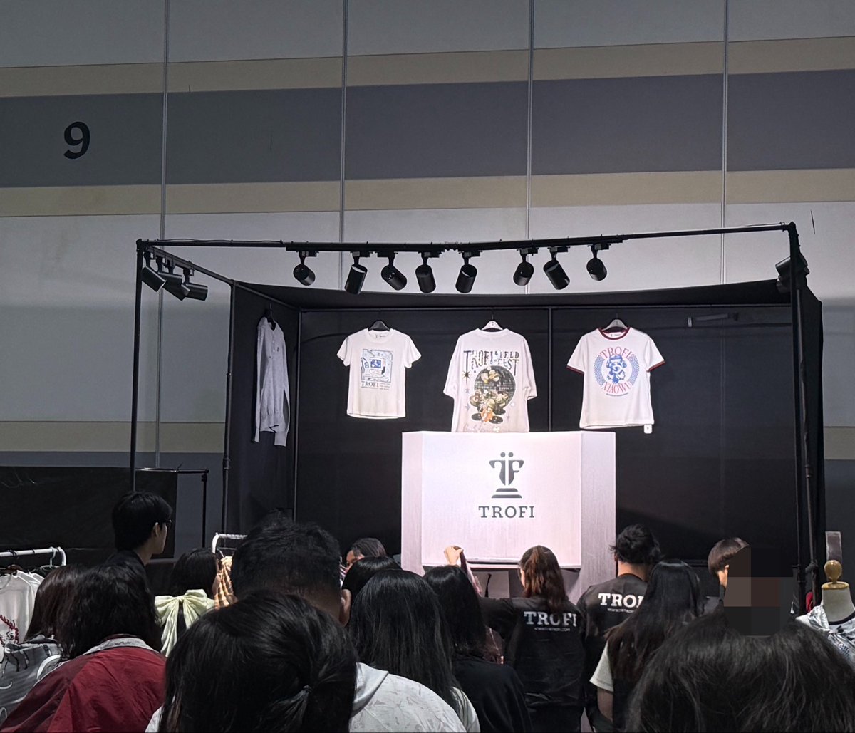 Trofi_Official's tweet photo. Last Day at #CATTSHIRT2026 ! !

ผู้ที่มีริสแบนด์เข้าร���วมกิจกรรม สามารถมาตั้งแถวได้ที่กั้นด้านขวาเลยนะครับ

Participants with wristband, please proceed to the line up on the right-hand side.

TROFI at CAT TSHIRT
#CATTSHIRTxFortFTS https://t.co/Lirw1FMrCY