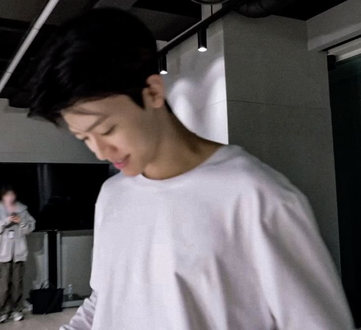 starring13augst's tweet photo. imagine jaemin's setlog being 100% productive: playing with lululu, studying japanese, practicing for the fanmeeting, and cooking a whole meal... but what if he shows up barefaced?! im genuinely not surviving next week his raw visual is going to end me..... https://t.co/BPjvbgcXpF