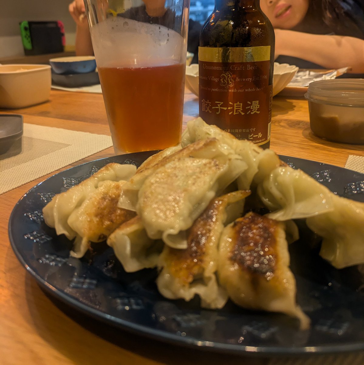 tmge88's tweet photo. 日曜日よりの餃子🍺
#餃子浪漫 #メルツェン
宇都宮餃子を目指して、
買ったニラとネギを入れ忘れるポンコツぶりを発揮したので、
きっと月曜日からは大丈夫😇 https://t.co/BsBNO9a2FD