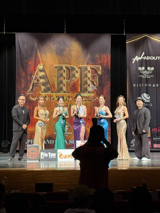 熊野あゆ🐻 - 4 pic. APF Pacific Ocean Cup 2026 ランウェイモデルオープンクラス&オーバーオール共に優勝しました🏆🥇👑 応援に来てくれたみんなにも誇れる姿を見せられて嬉しい❣️ 激戦の中でなんとか勝てたから次は筋量もポージングも断トツで勝ちたい🤧 まだまだ挑戦し続けるからよろしくね❤️‍🔥 https://t.co/I1Y2lOISpD