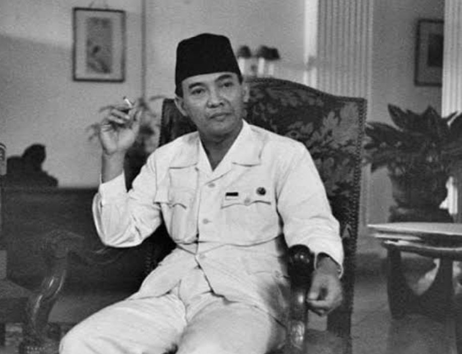 hirojiro8's tweet photo. Katanya melawan penjajah jauh lebih mudah dari pada melawan orang indonesia sendiri #RIPbungkarno https://t.co/7BgOBD3pHz