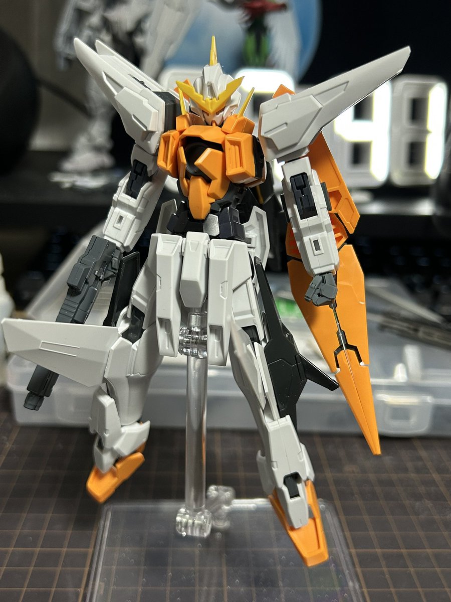 5rgFqRMk6fIwnGg's tweet photo. とりあえず一旦組み直して比較

1mm首の延長、腰と股関節周りをプルトーネ物に変更、腕関節をコアガンの物に交換

中々良い感じになった
腰の変更で自動的に長くなったのもあるけど多分1番効いてるのは首だと思う https://t.co/7YFEEfbctD