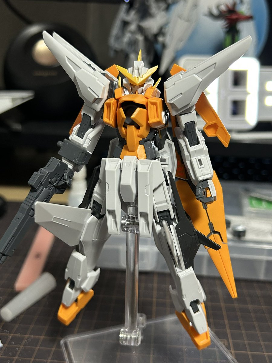 5rgFqRMk6fIwnGg's tweet photo. とりあえず一旦組み直して比較

1mm首の延長、腰と股関節周りをプルトーネ物に変更、腕関節をコアガンの物に交換

中々良い感じになった
腰の変更で自動的に長くなったのもあるけど多分1番効いてるのは首だと思う https://t.co/7YFEEfbctD