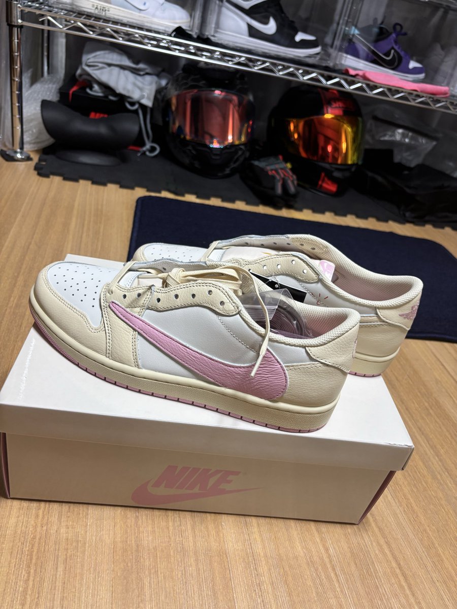 mysterious__roy's tweet photo. NIKE トラビス シャイピンク到着(　´∀｀)
初トラビスでテンション上がっておるw https://t.co/V2ZdsPY6FC