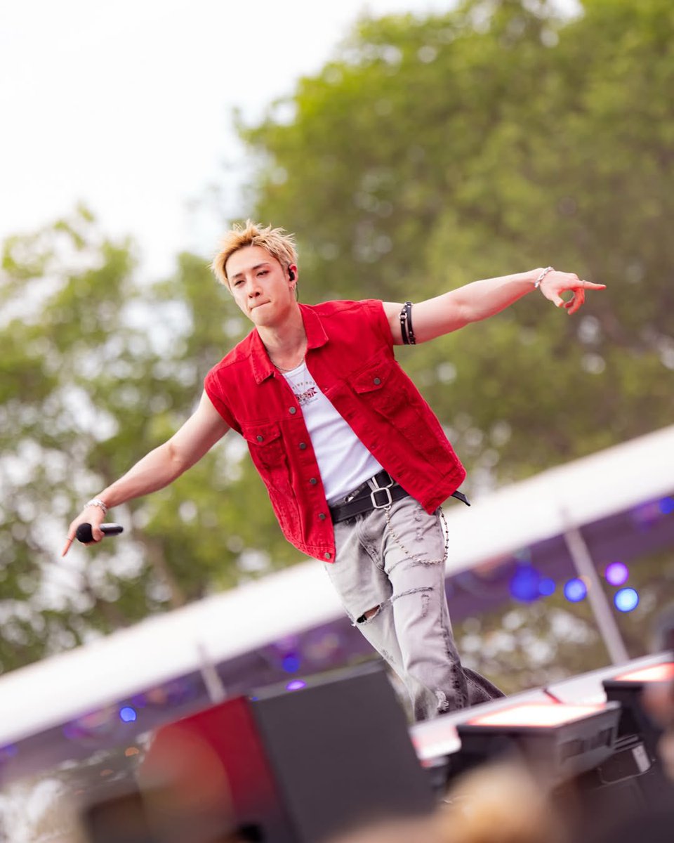 BangChanGlobal's tweet photo. 📸 | [260607] An absolutely stunning shot of our rockstar #BangChan by talented photographer Leesa (@/leesology) - via Instagram

#방찬
#SKZBall #GovBallNYC https://t.co/UxN5R6Gzlc