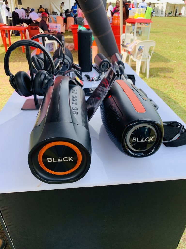 kukirizajoshua5's tweet photo. POV: Youโre tired of tech that breaks, lags, and embarrasses you in public. Enter @blacklyfug Quality. Style. Reliability. Thatโs not a slogan , thatโs a standard. ๐ค #BLACKLYF https://t.co/w4pa6D4i4u