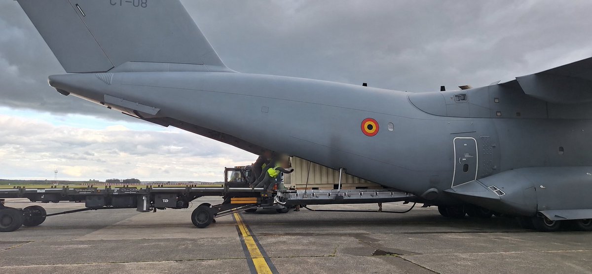 BeAirForce's tweet photo. Within hours , two  🇧🇪 🇱🇺  A400M from the 15th Wing Air Transport were prepared, loaded, and deployed to Poland in support of Ukraine 🇺🇦
3 rotations 🔁, no prior notice ⚡
A mission showcasing rapid response, precision, and professionalism of the personnel.

📷15th Wing https://t.co/NzTstdEPmg