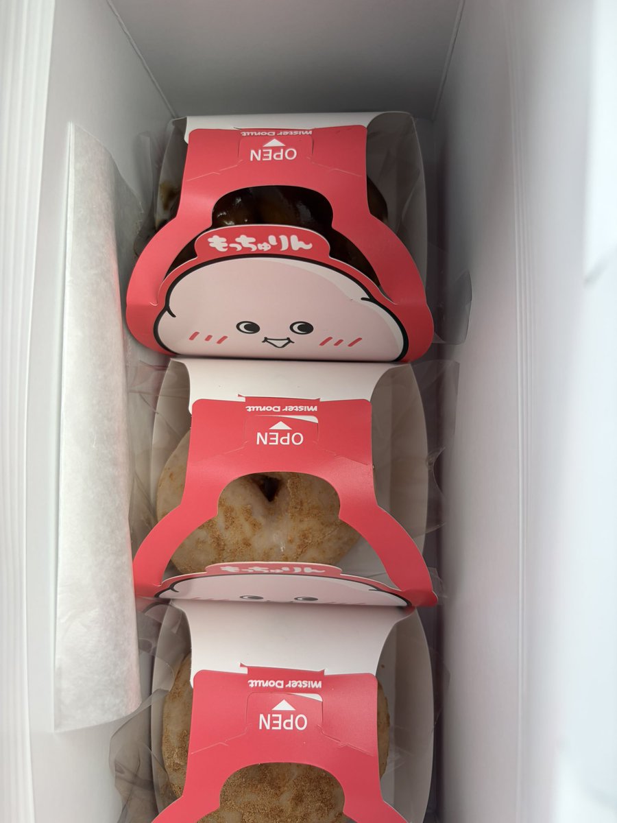 ESouoo's tweet photo. 新作のいちごは売り切れてたけど、行列並んで買えたぞ〜！！！
これで僕の肌もちもちもっちゅりんだ✨️ https://t.co/8SFKVhogrA