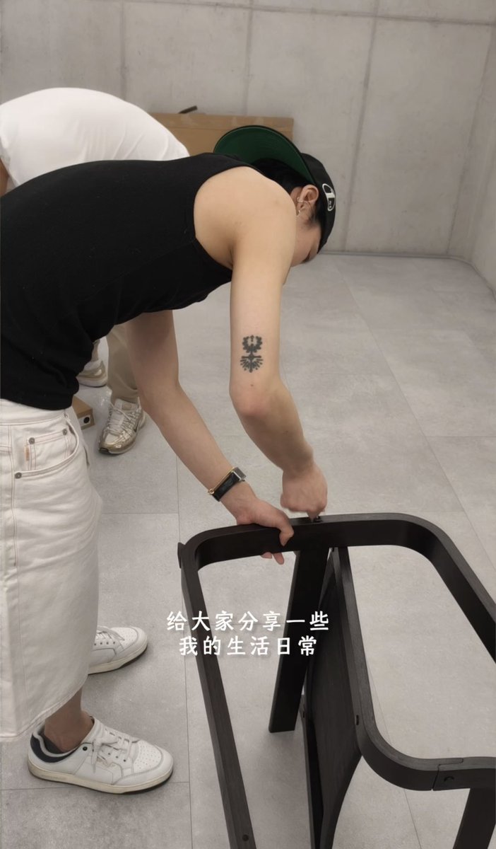 faiyx03's tweet photo. ขยันมาก ทำยันประกอบเฟอเอง สนับสนุนงานฮีกันหน่อยนะ อดทนๆ ต่อไปก็สั่งเฟอชนินเอาลูก เค้าประกอบให้ฟรี https://t.co/O47Ysexz7A