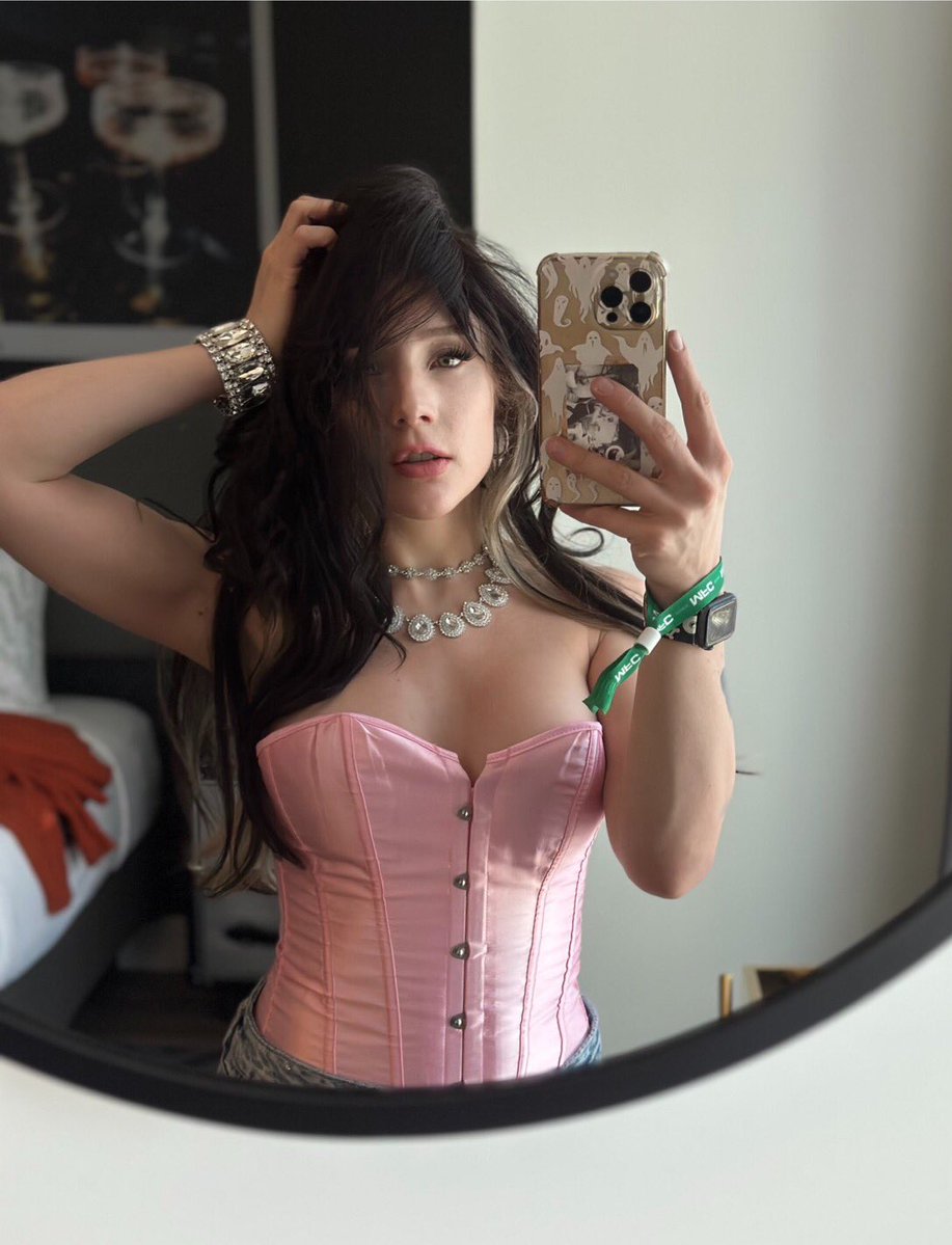 Bertie1Uncle's tweet photo. I voted for @ItsKristieBish for Best Cam Creativity in the #AltStarAwards presented by @bad_dragon https://t.co/G123wbUn8q Meet in LasVegas! https://t.co/I1p0mmGUy1 @AltPornNet @itskristiebish https://t.co/xRxh9Bsd0g