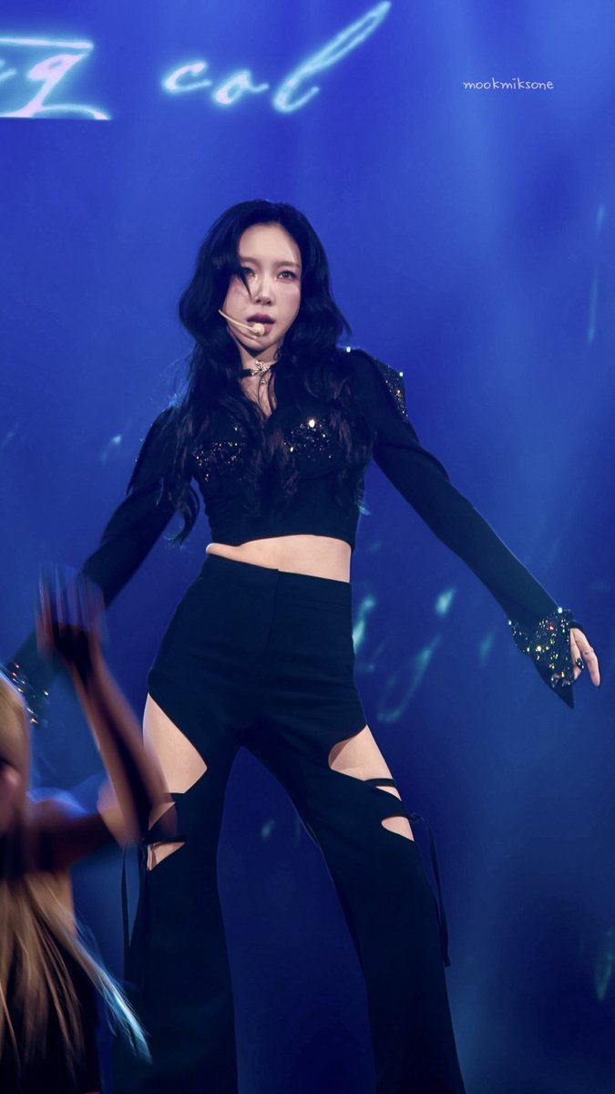 mookmiksone's tweet photo. ระหว่างถ่ายคลิปพี่แทยอนลองกดถ่ายรูปด้วย 💜 https://t.co/zLNLABCXa5