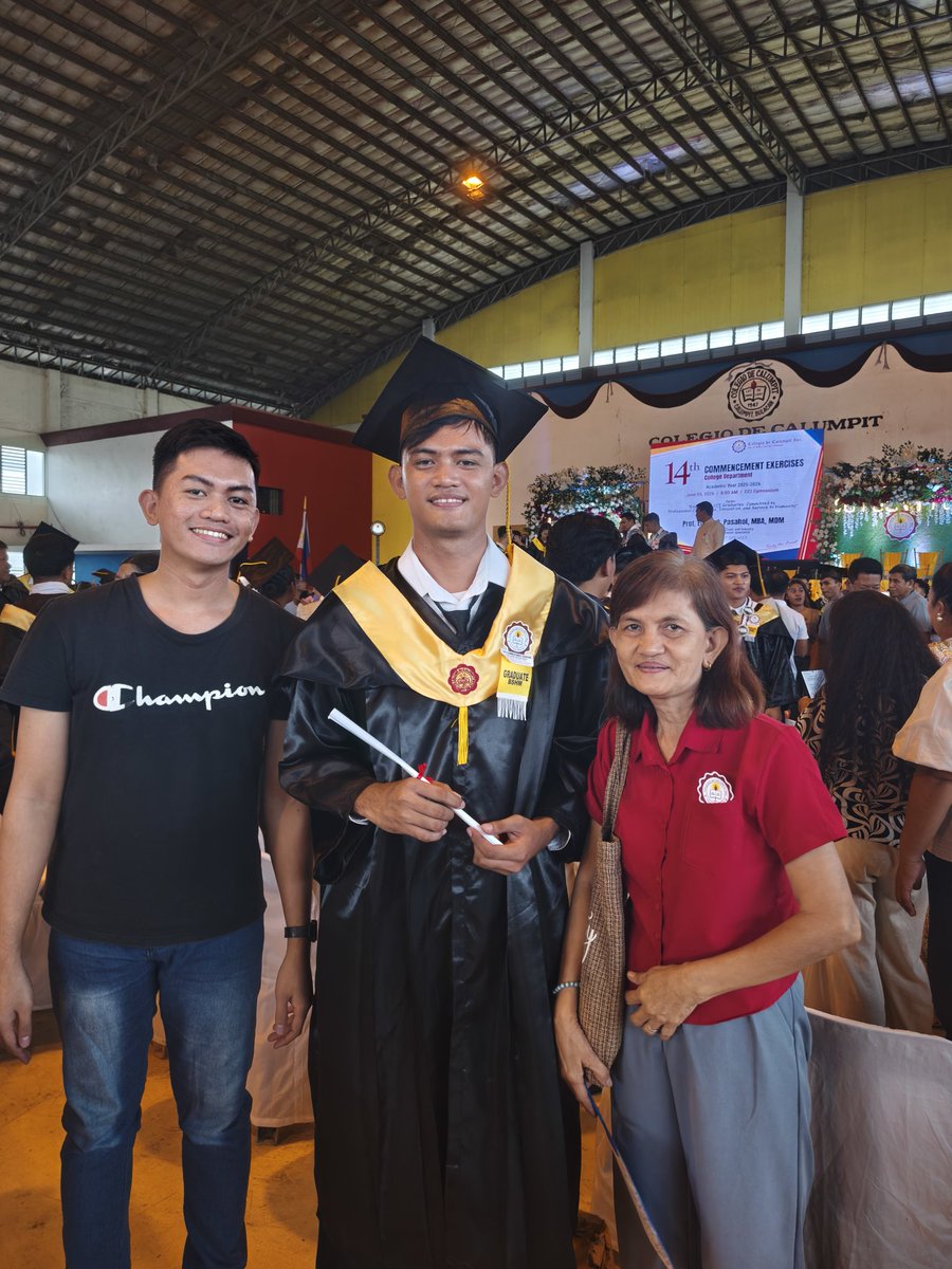 superjohnpeter's tweet photo. Congratulations, Kapatid! Anthony Palcuto 
4-Years Collage Graduate
Bachelor of Science in Hospitality Management 🙂👨‍🎓👏✨ https://t.co/eQf3vJzefp