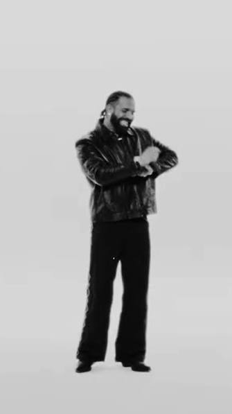 gotweed03's tweet photo. @casspernyovest fani fanee - i can tell drake inspired his look https://t.co/NqusiRJZSK