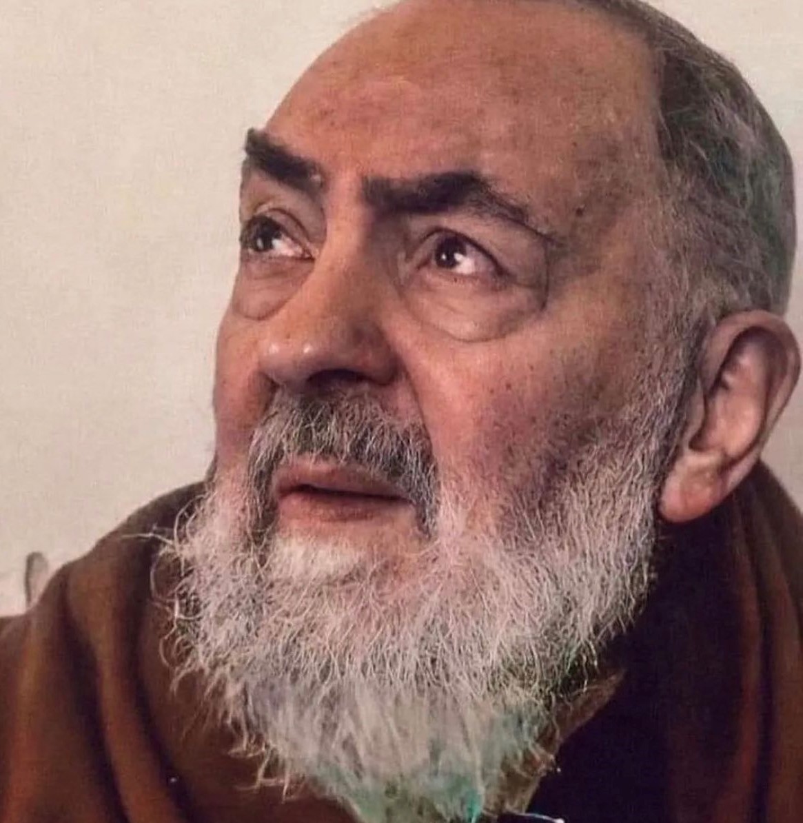 parolecristiane's tweet photo. Sta' su di animo. Gesù penserà a tutto. Confidiamo in Gesù e nella Mamma celeste, e tutto andrà a finire bene. Non disperare mai del divino aiuto, sarebbe un'offesa alla divina misericordia.
~ Padre Pio da Pietrelcina https://t.co/ZIXCfyDRgc