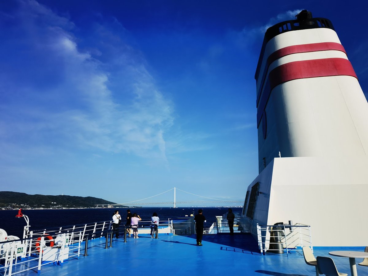 buta_traveler's tweet photo. 人類はもっと軽率に長距離フェリーに乗った方がいい

神戸＝新門司の阪九フェリーは鍵付きの部屋でも8,430円です。
レストランの食事も大浴場も満足です！！ https://t.co/e7WR1tidXX