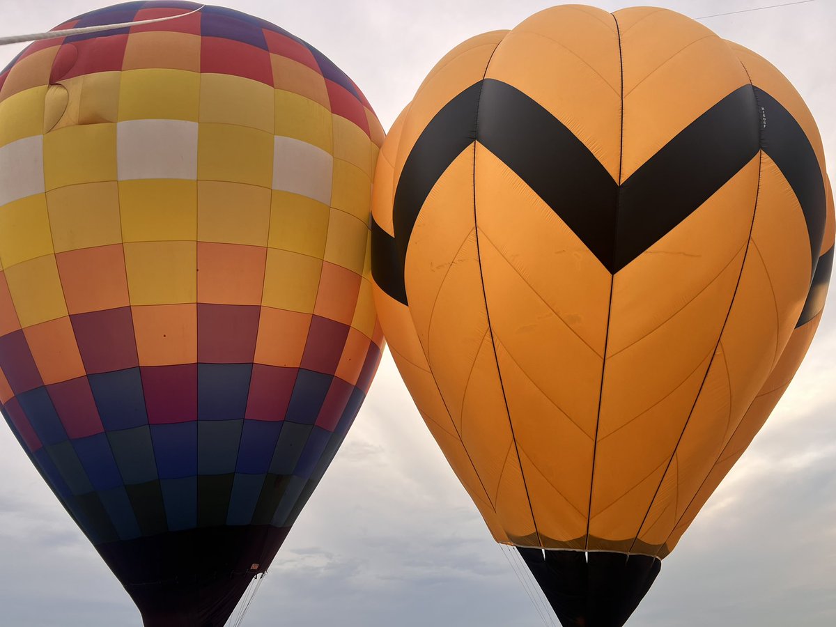 OldWorldballoon's tweet photo. Fun night at the Cameron Hotair Affair in Cameron, Missouri! Mother nature gave us a window to get some tether rides in and a glow! https://t.co/t1Wab0MfJy