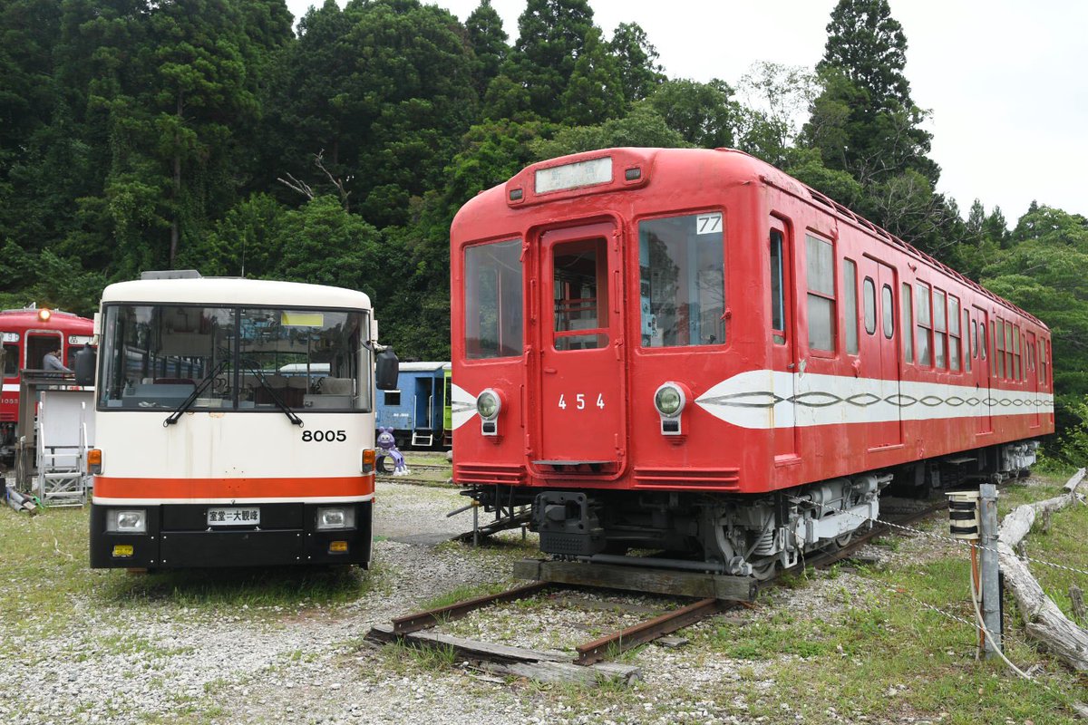 metro_emo's tweet photo. 後方部分もしっかりと撮影。
営団454号車の隣に展示がされ、夢の共演が撮影できますね。 https://t.co/VqUeUNESe5