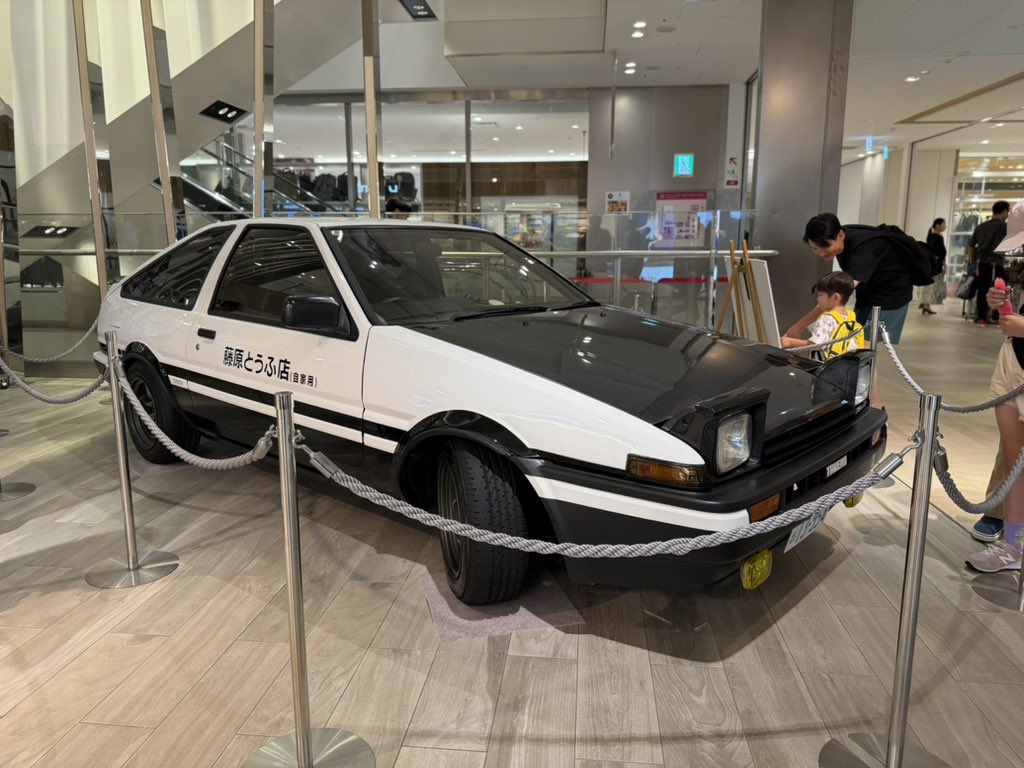 kazupharmacist's tweet photo. 来てしまったよ！

イニＤ好きって今でもたくさんいるね😊

#頭文字d 
#AE86 
#ハチロク https://t.co/1cDQSayAiK