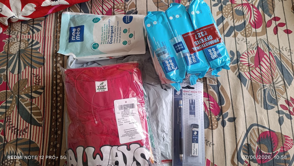 faizzii's tweet photo. ordered Figaro Olive Oil and received a pack of 4 tshirts for 14 year old boys. @amazonIN what is wrong with you?? https://t.co/VpD9dYvySG