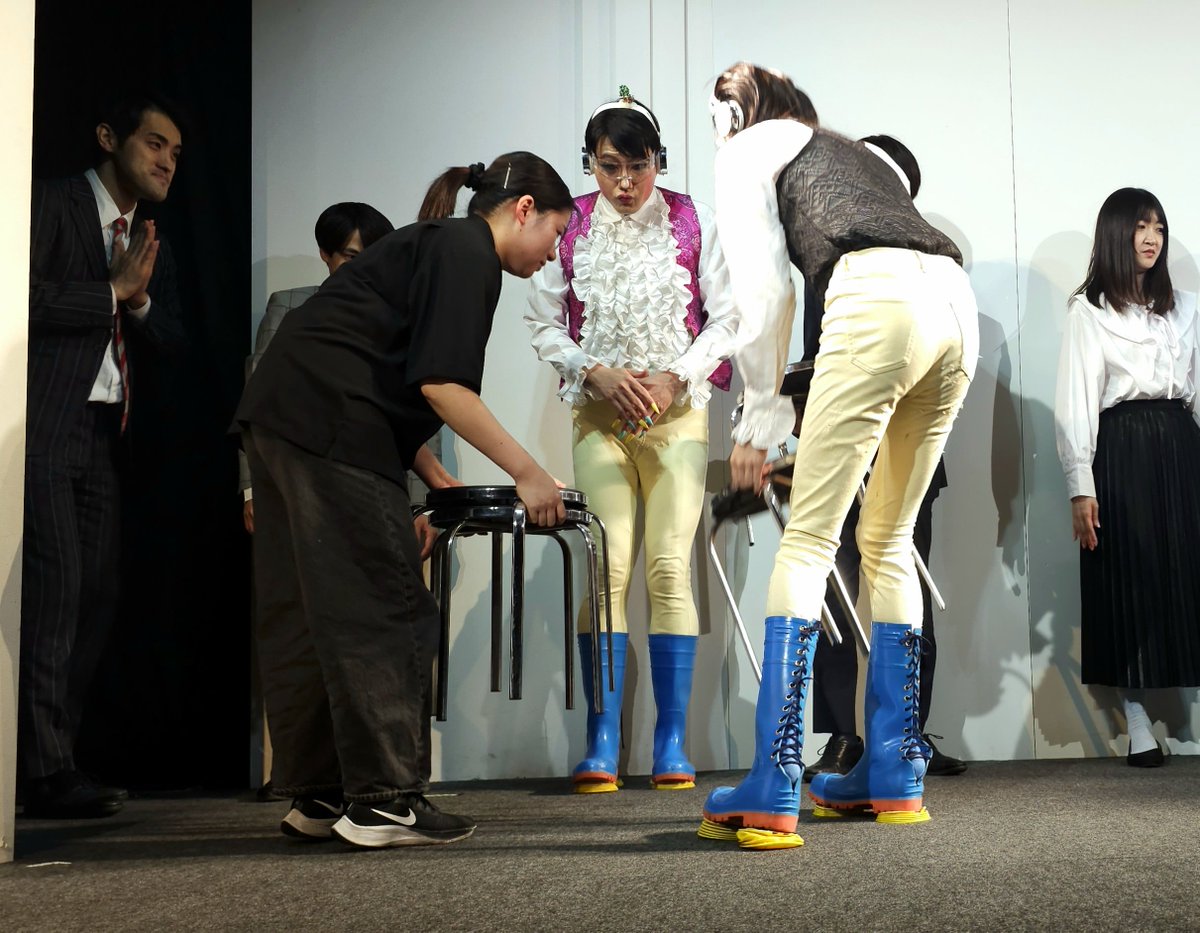 lt_pod's tweet photo. プルペコって風貌も言動もむちゃくちゃなようで、企画終わりでは率先して椅子を片付けるスタッフさんを手伝ったり、失礼な物言いをしてくる相手は先輩だろうが容赦なく壁に追い詰めたり、かなり"人間"が出来ている
占いによると人一倍「売れたい」という気持ちが強い（馬場「どう見てもそうやろ」） https://t.co/jiLsYcAPXU