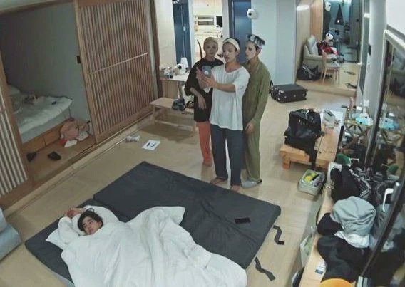 jeonghaniieyo's tweet photo. chat, caption this https://t.co/Ct4WEVPgTW