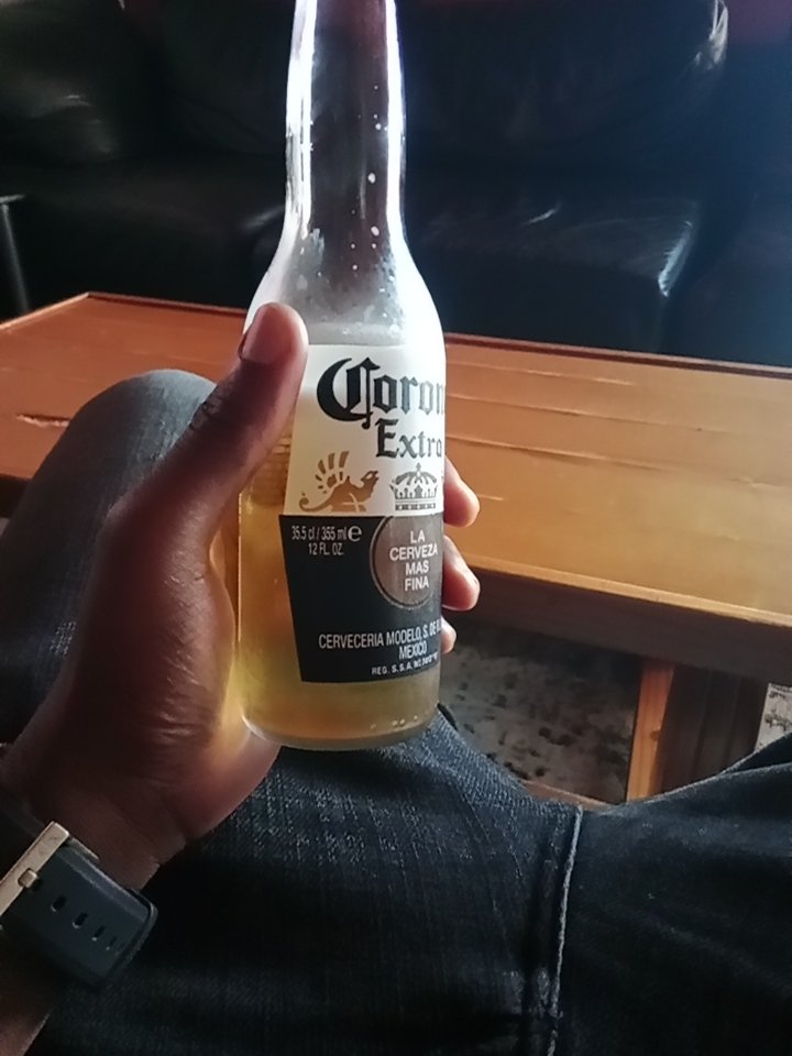 ThaboMasterP's tweet photo. I'm on my third beer Sunday is short. https://t.co/jpmn6kDJ29